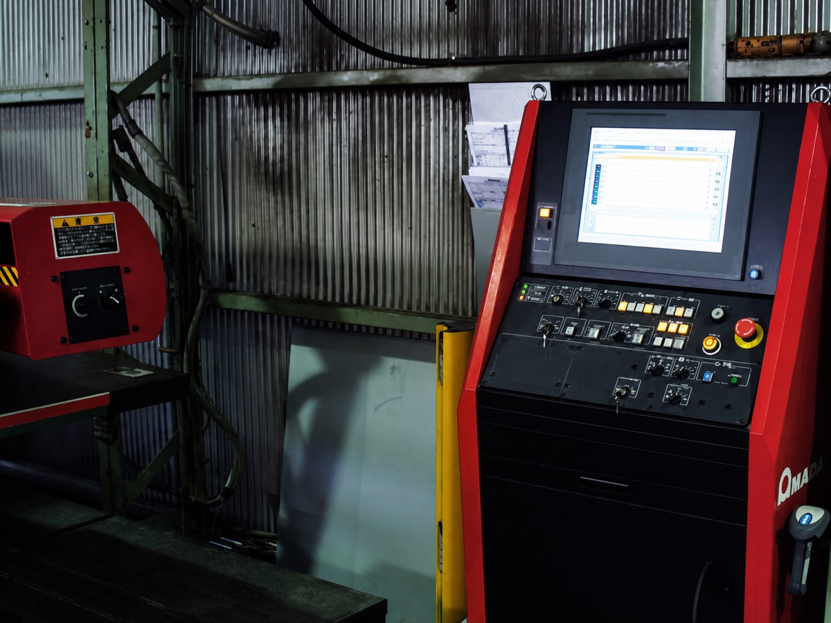 AMADA レーザー・タレットパンチ複合機 EM2510NT 6
