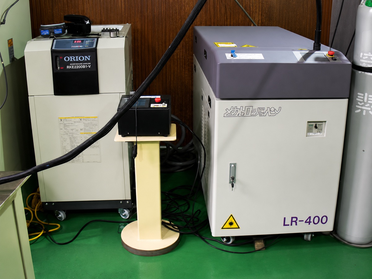 澁谷工業グループ YAGレーザー溶接機 LR-400 2