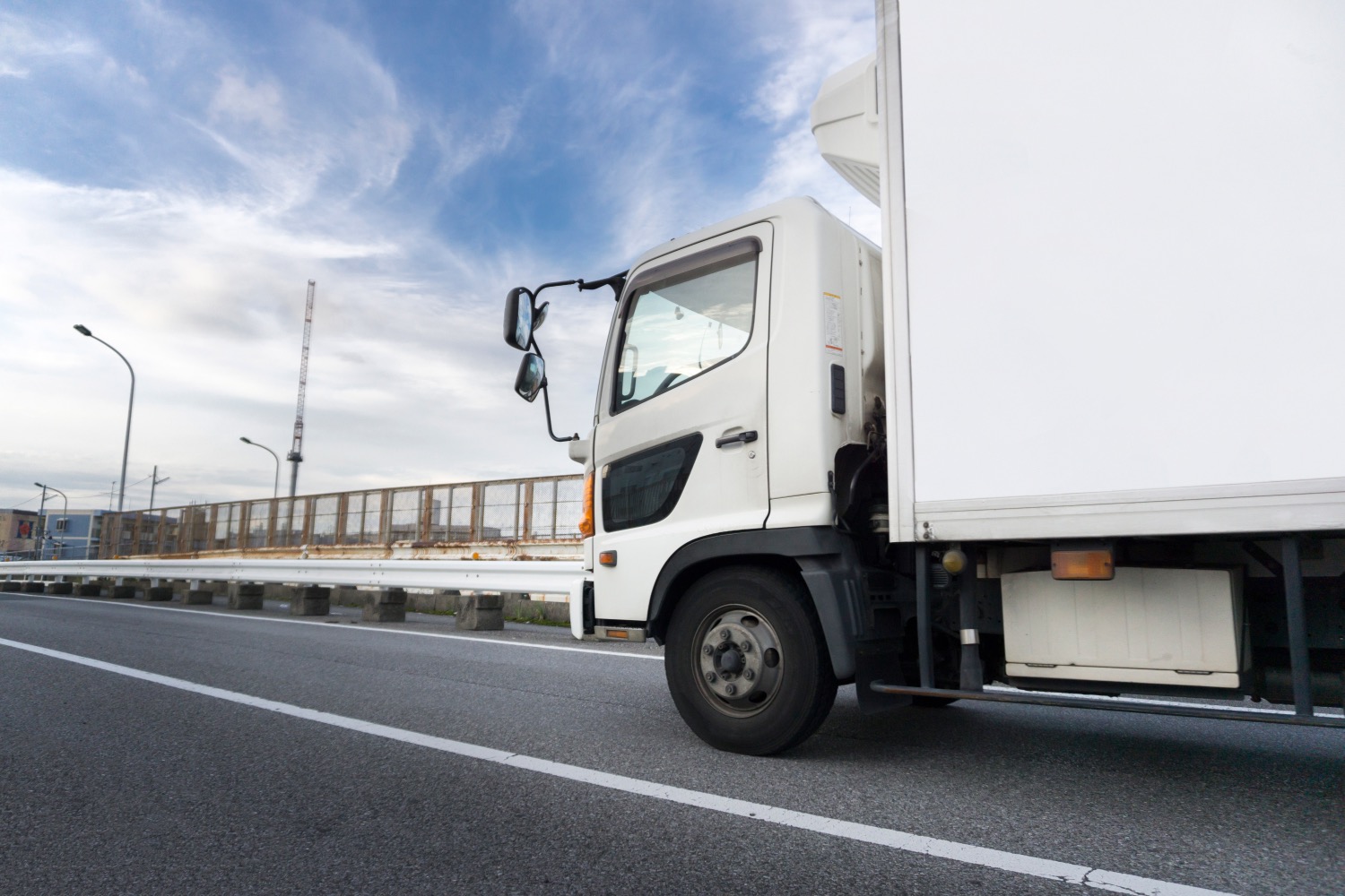 2tトラックでの配送・荷積みの様子