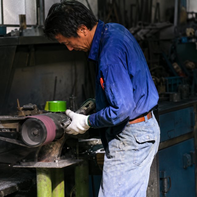研磨で仕上げる職人
